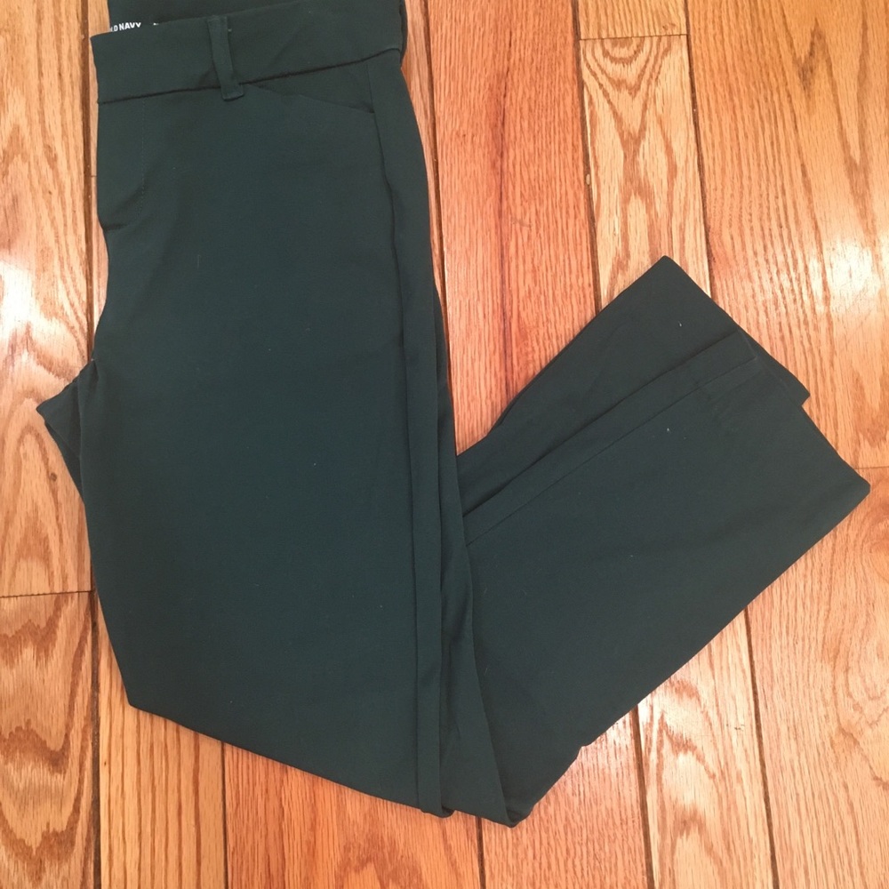 Old navy green pixie pants, size 6